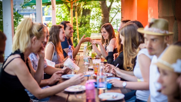 Veganská večeře / piknik na Pankráci